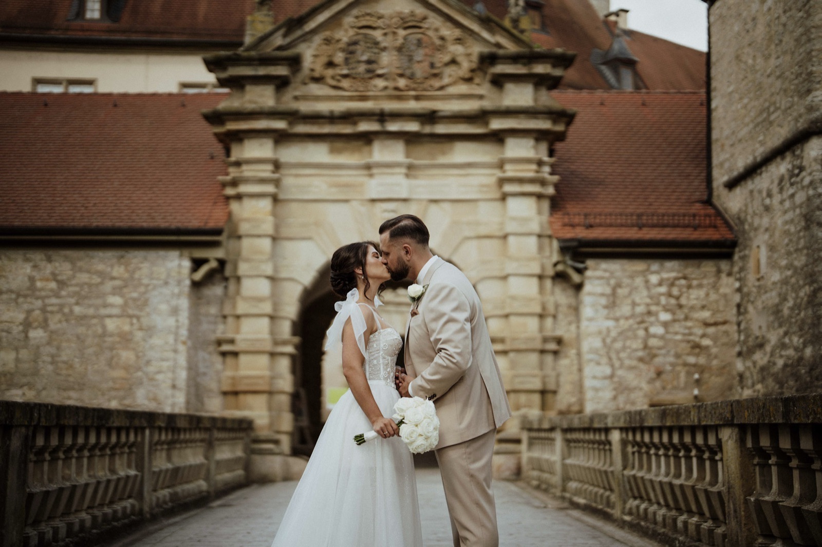 Trauung vor dem Schloss - Nadine & Raphael
